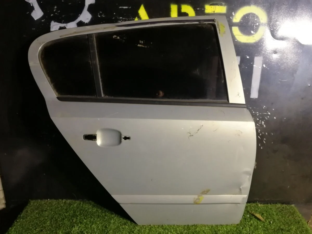 Дверь задняя правая Opel Astra H голое железо