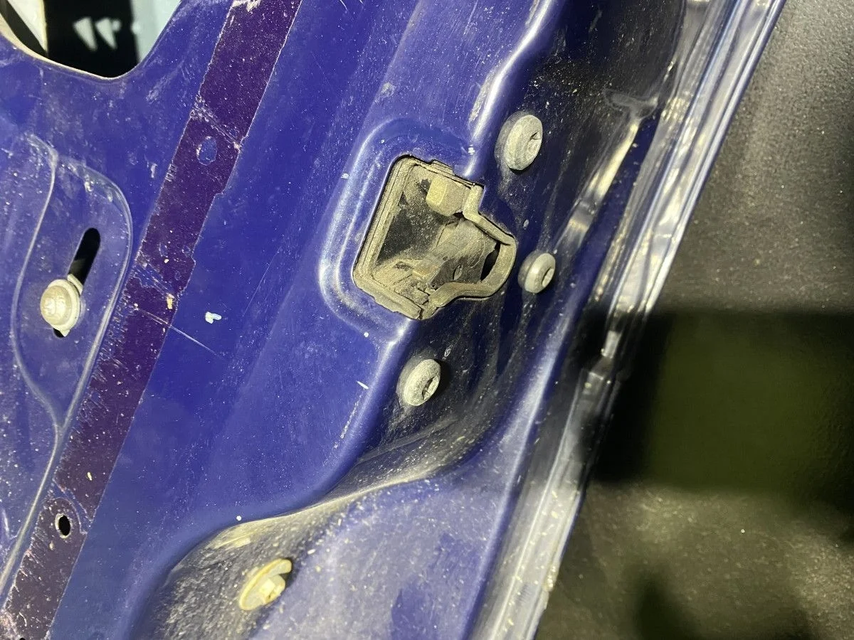 Замок двери передний правый Opel Vectra B