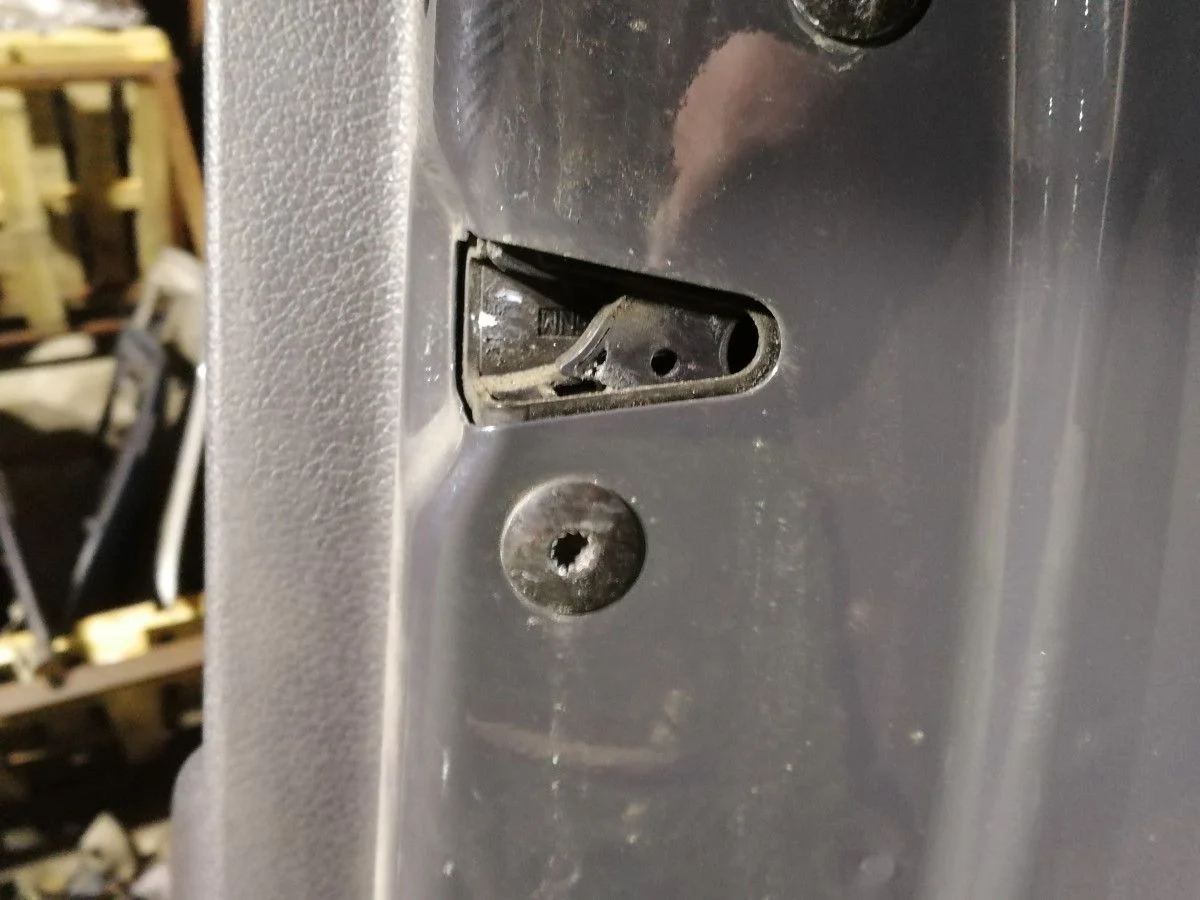 Замок двери задней правой Volkswagen Polo