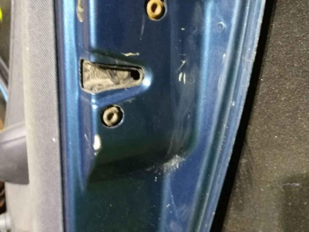 Замок двери задней правой Skoda Fabia 1