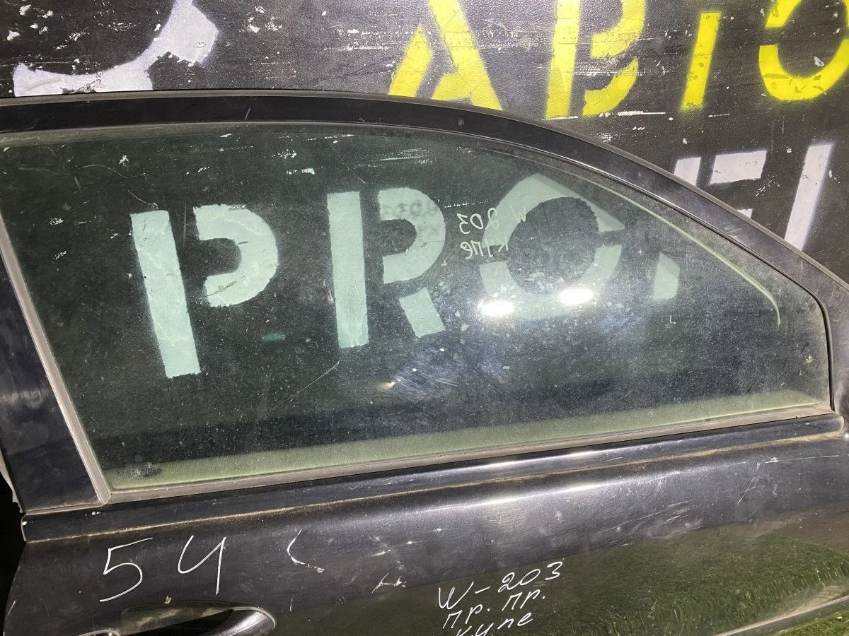 Стекло двери переднее правое Mercedes C-Class W203