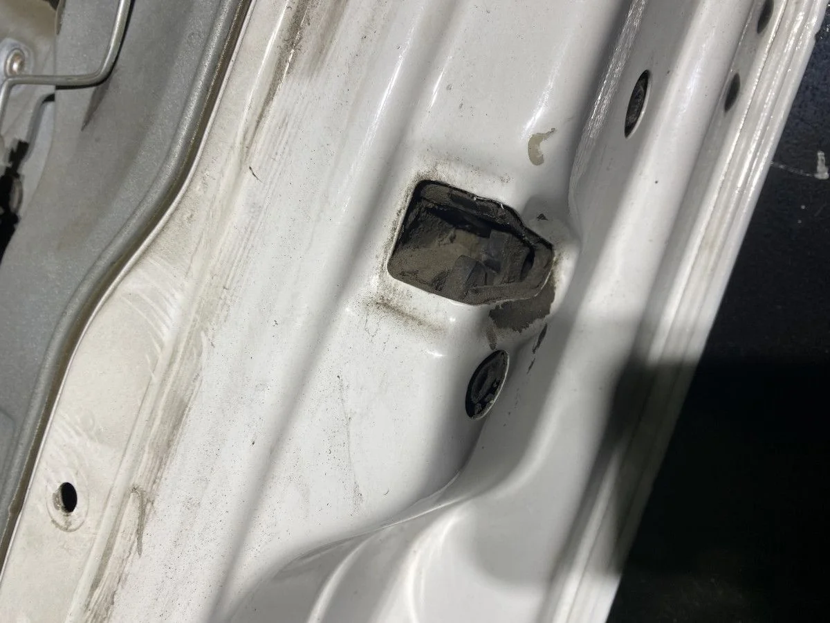 Замок двери передний правый Skoda Fabia