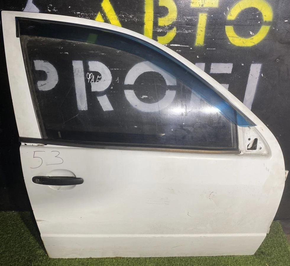 Дверь передняя правая Skoda Fabia