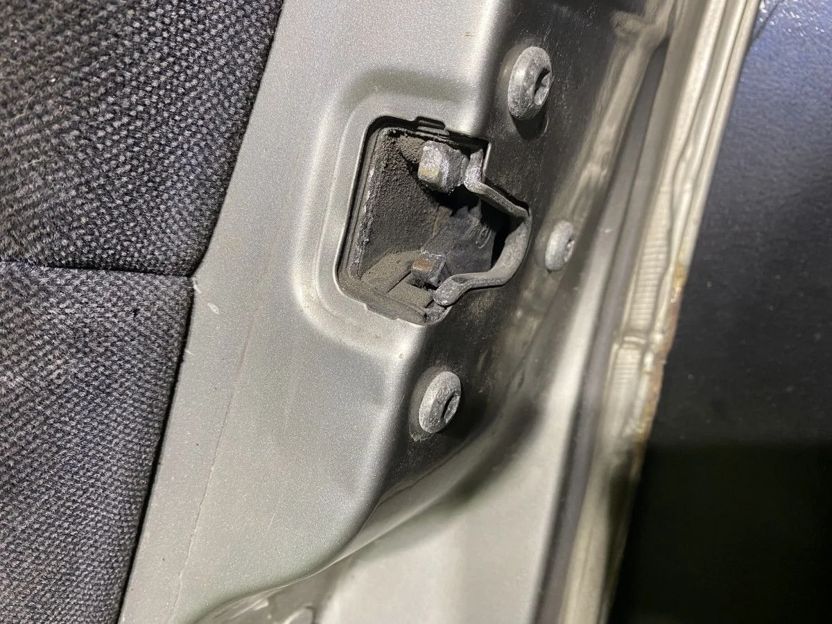 Замок двери передний правый Opel Vectra B