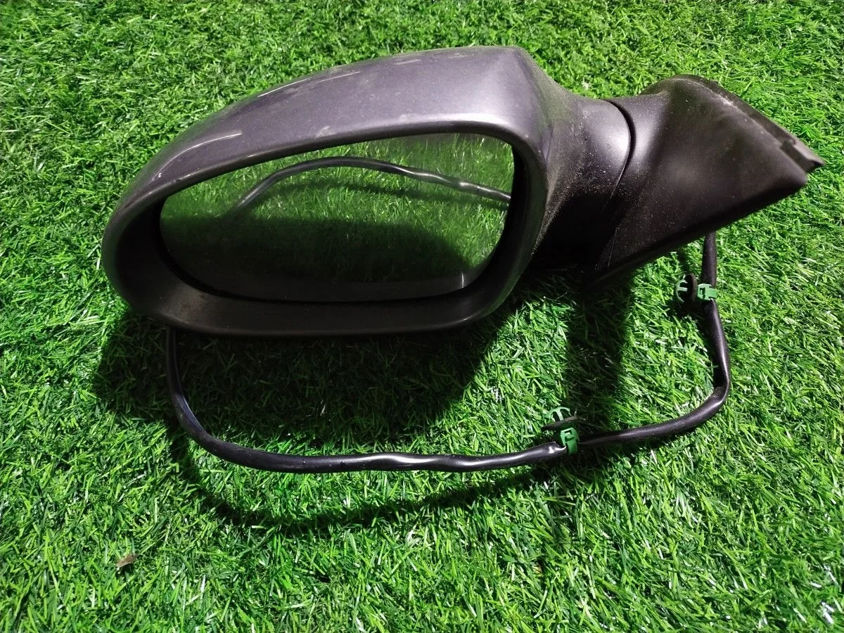 Зеркало переднее левое Volkswagen Passat B7