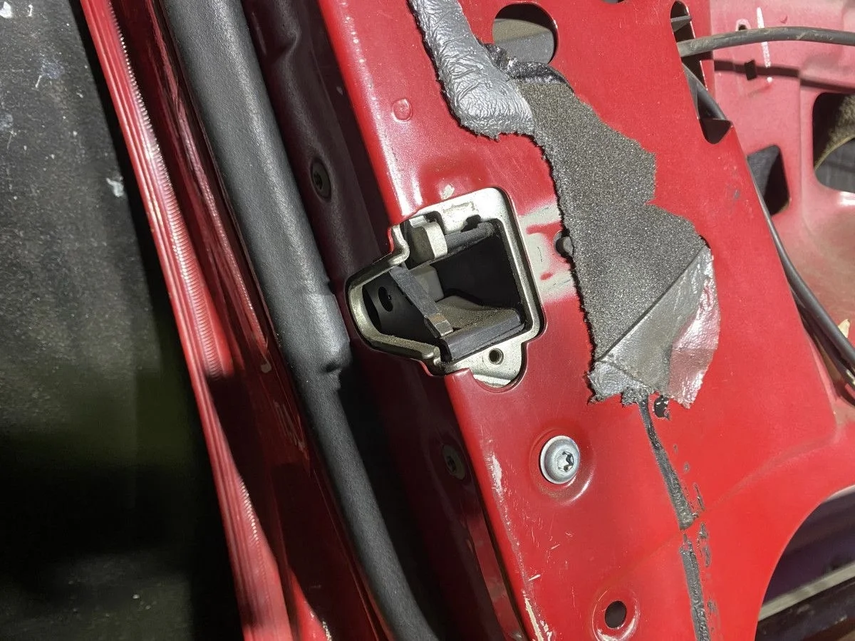 Замок двери передний левый Mercedes-Benz W203