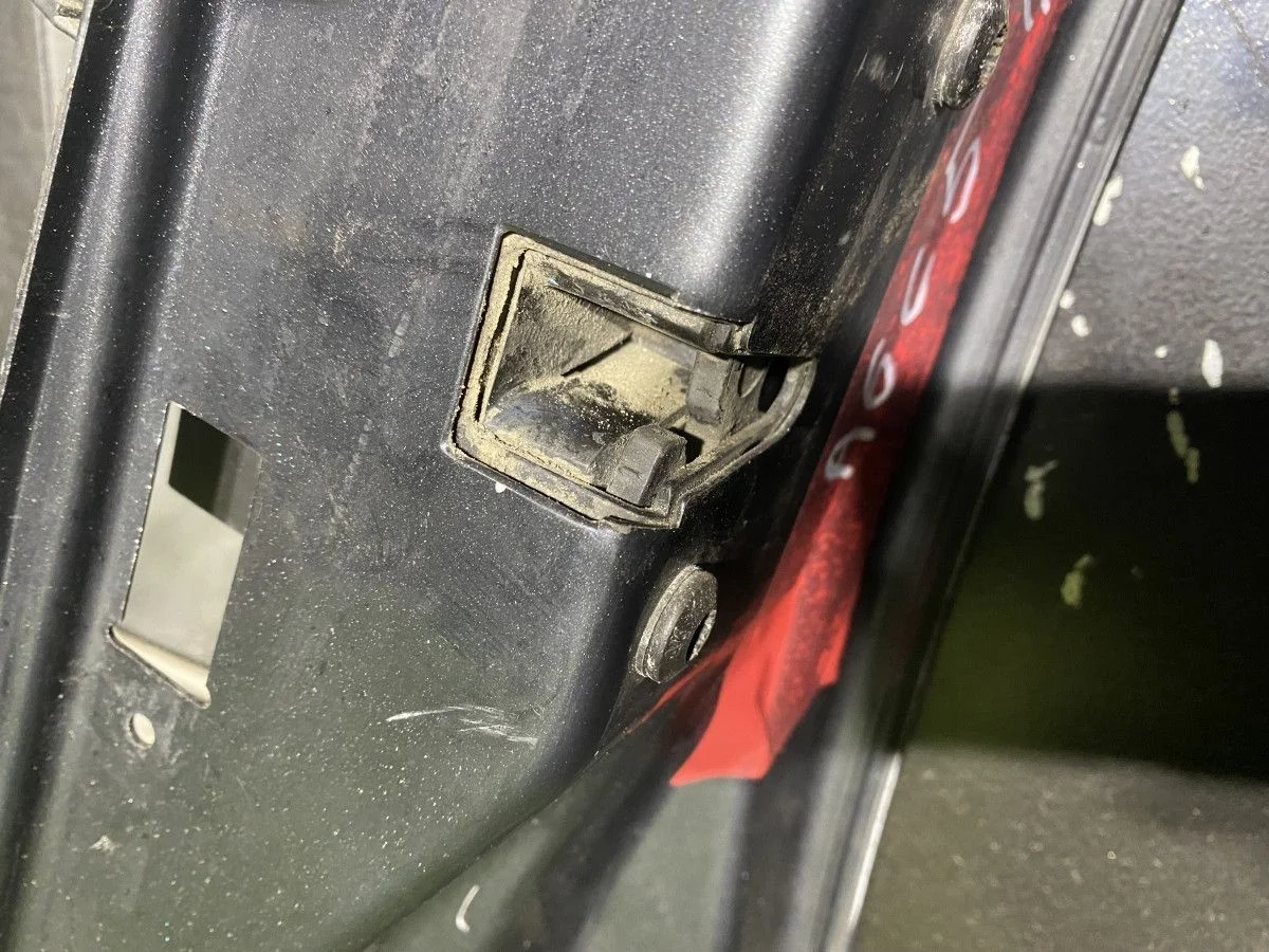 Замок двери передней правой Audi A6 (C5)