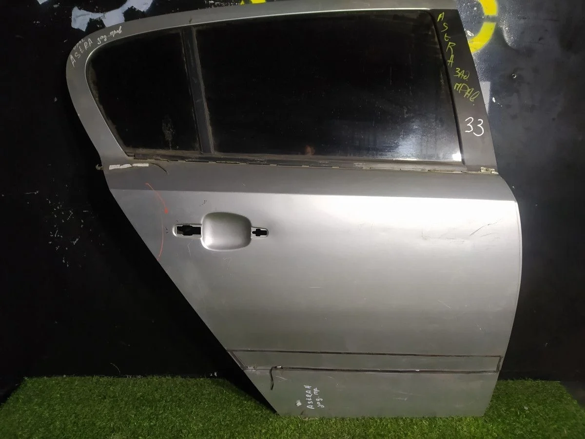 Дверь задняя правая Opel Astra H голое железо