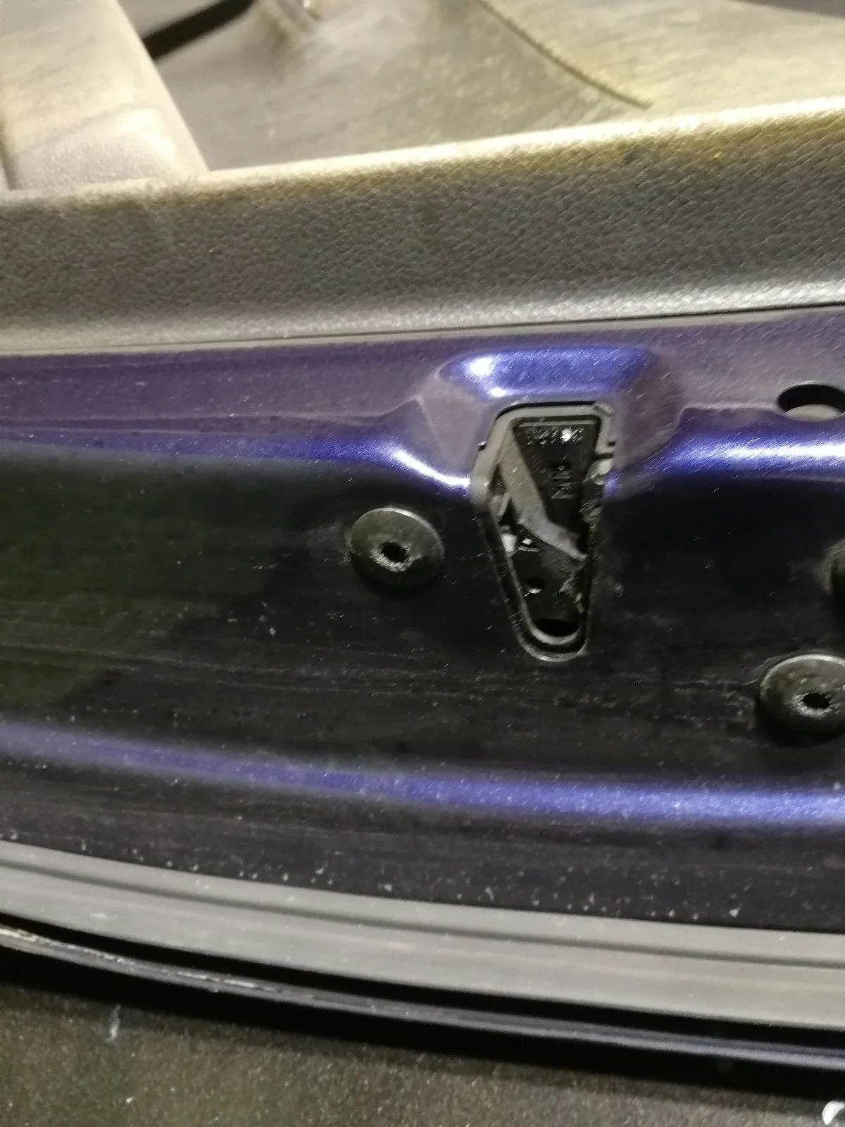 Замок двери задней правой Volkswagen Polo