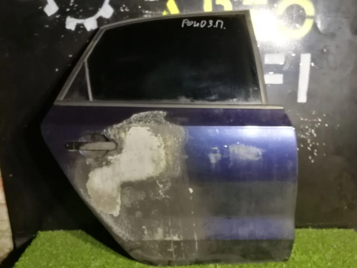 Дверь задняя правая Volkswagen Polo голое железо