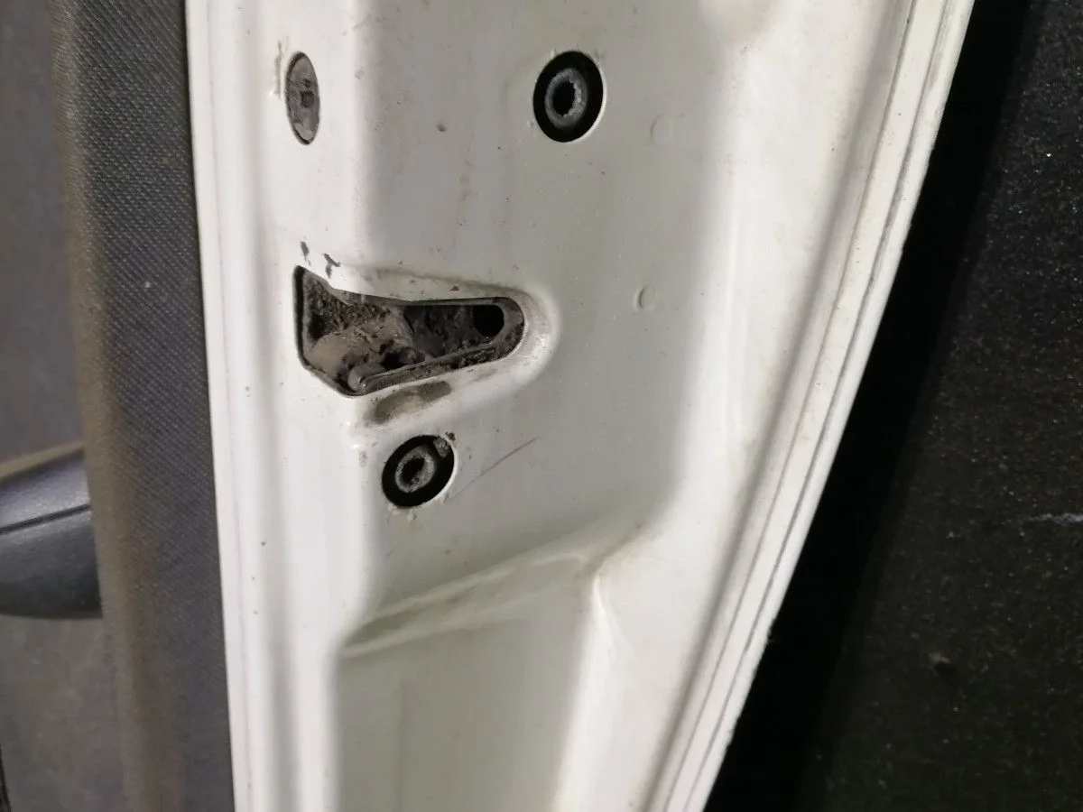 Замок двери задней правой Skoda Fabia 1