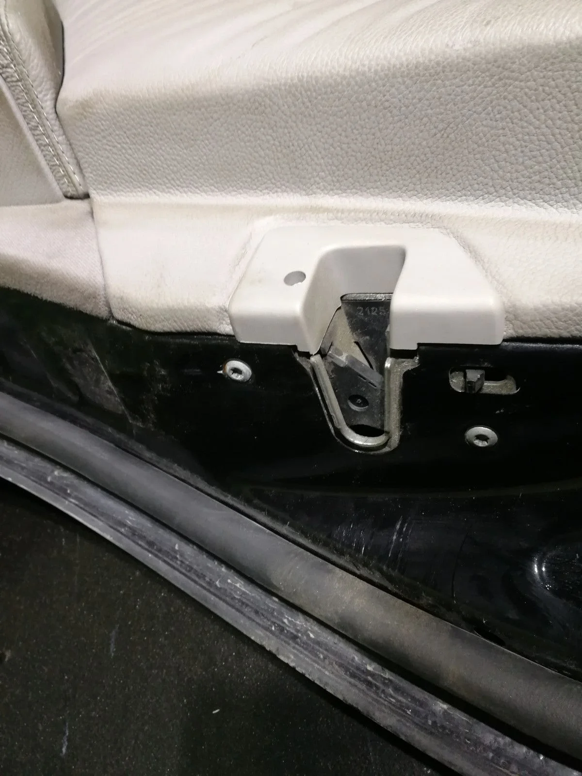 Замок двери задней правой Mercedes-Benz W211