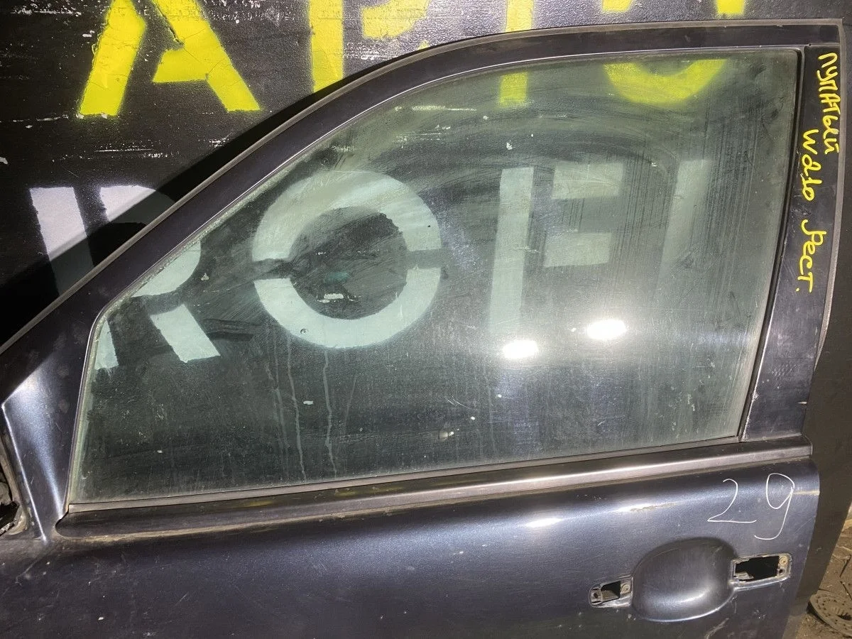 Стекло двери передней левой Mercedes-Benz W210