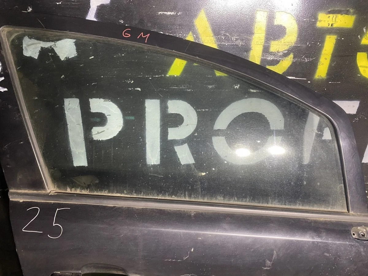 Стекло переднее правое Opel Zafira B