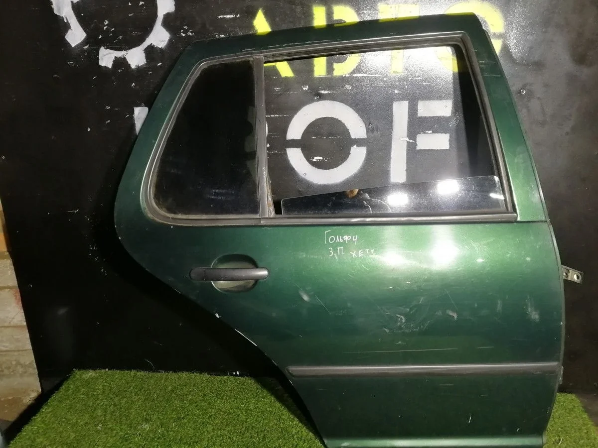 Задняя правая дверь Volkswagen Golf 4