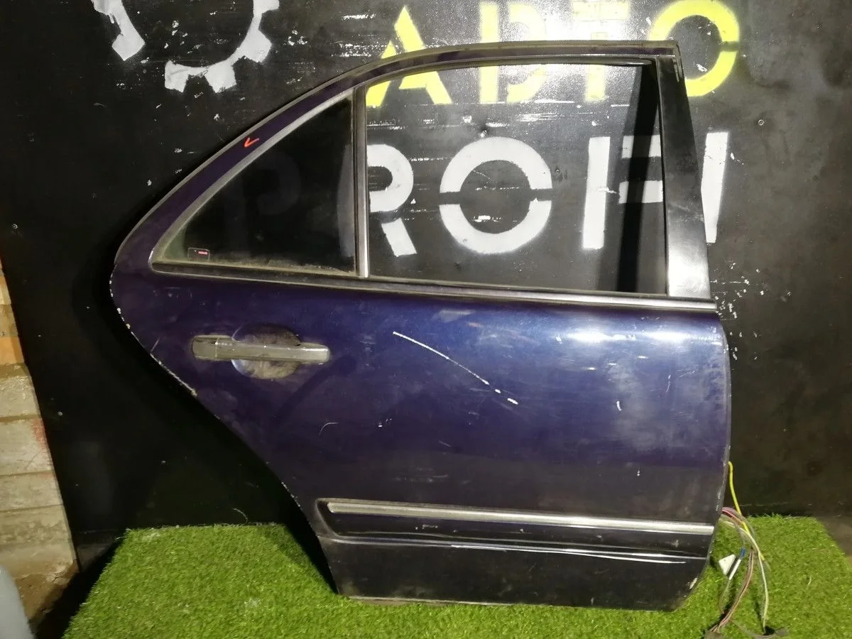 Дверь задняя правая Mercedes-Benz C-Class W210