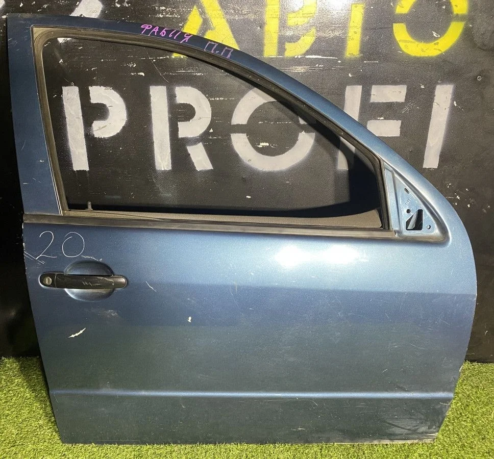 Дверь передняя правая Skoda Fabia