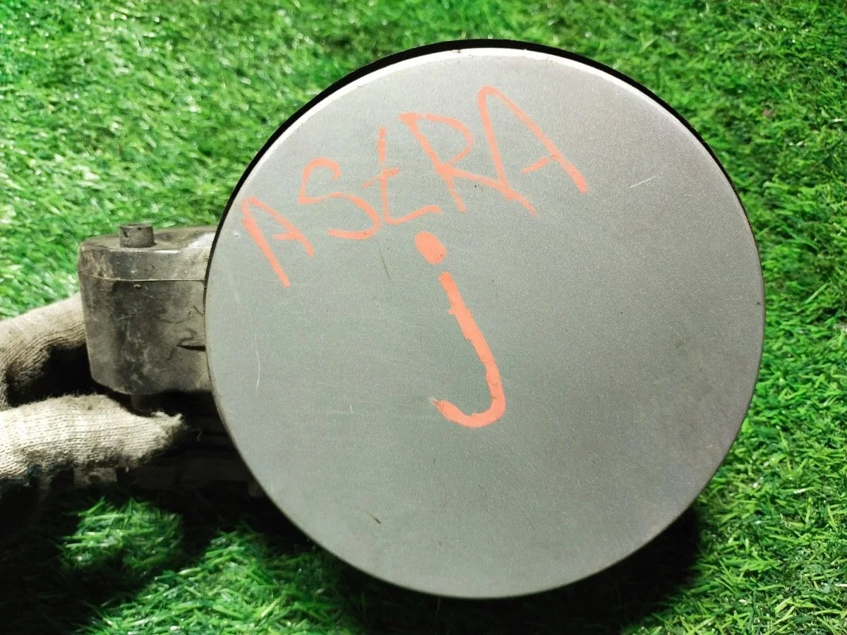 Лючок бензобака Opel Astra J I