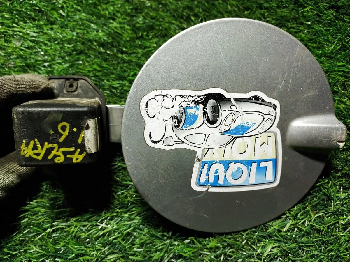 Лючок топливного бака Opel Astra J IV