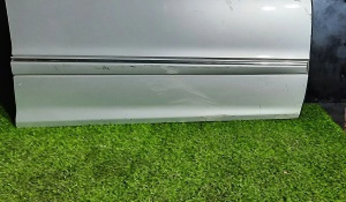 Молдинг двери передний правый  W211