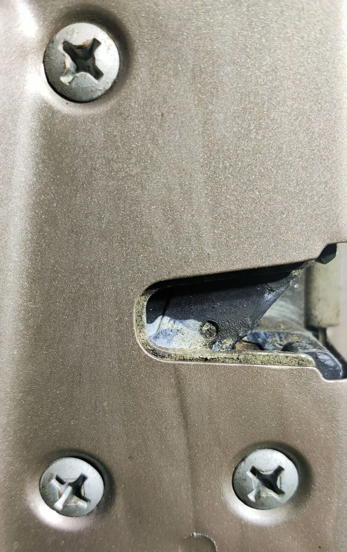 Замок двери задней левой Nissan Primera P12 III