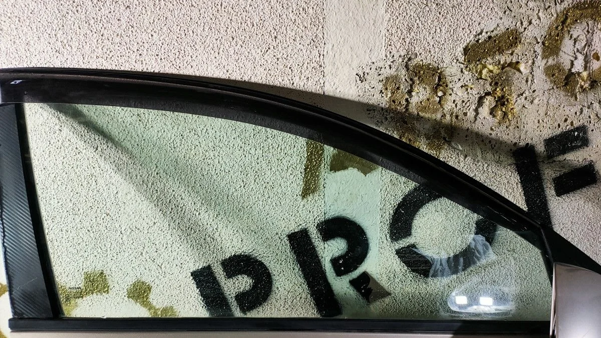 Стекло двери передней правой для Nissan P12 III