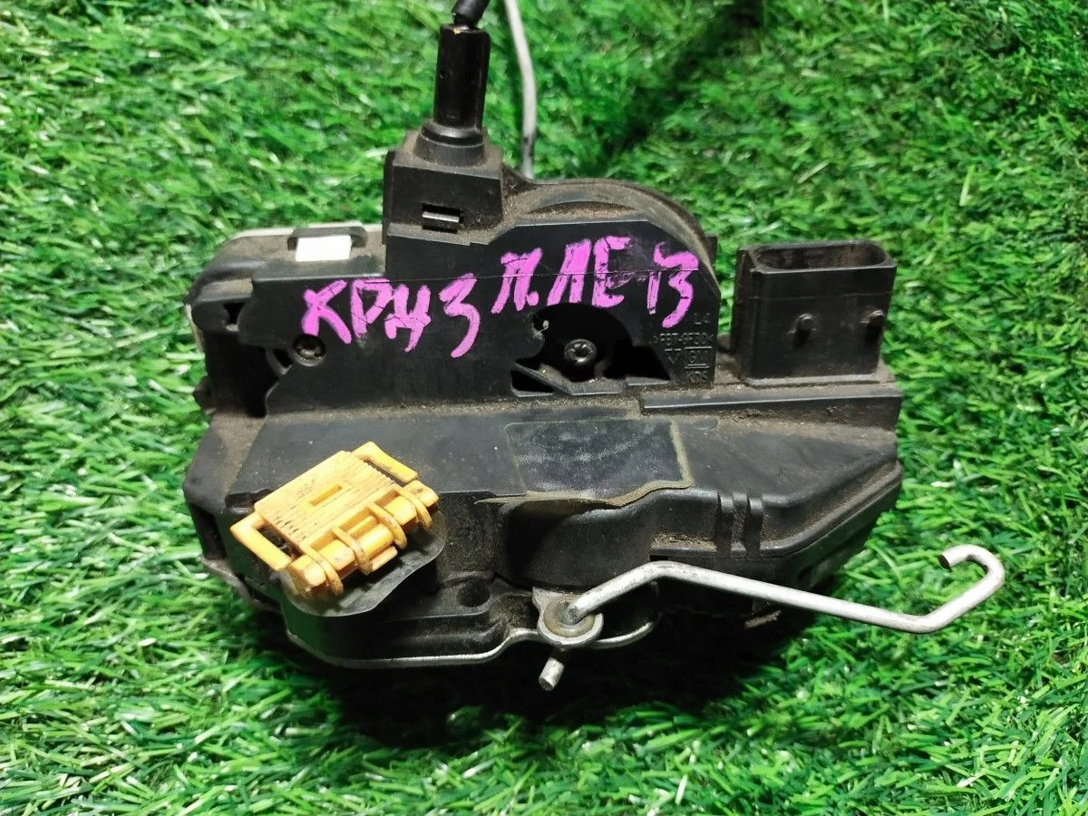 Замок двери передней левой Chevrolet Cruze