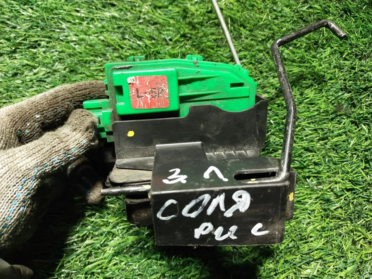 Замок двери задней левой Hyundai Solaris