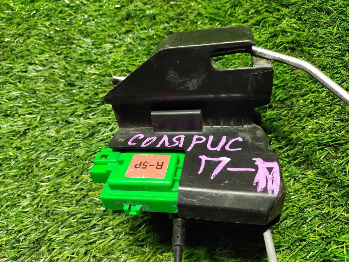 Замок двери передней правой Hyundai Solaris