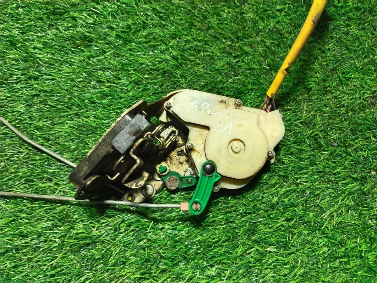 Замок двери Kia Sorento