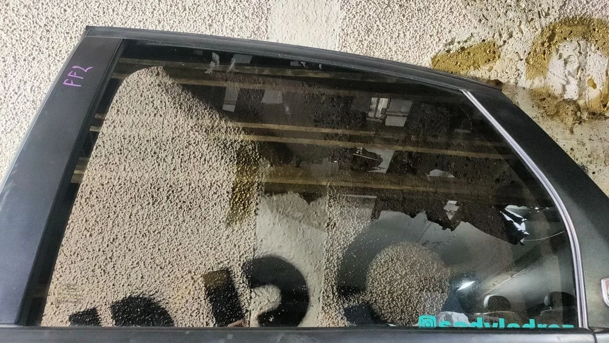 Стекло двери задней левой для Ford Focus (II)