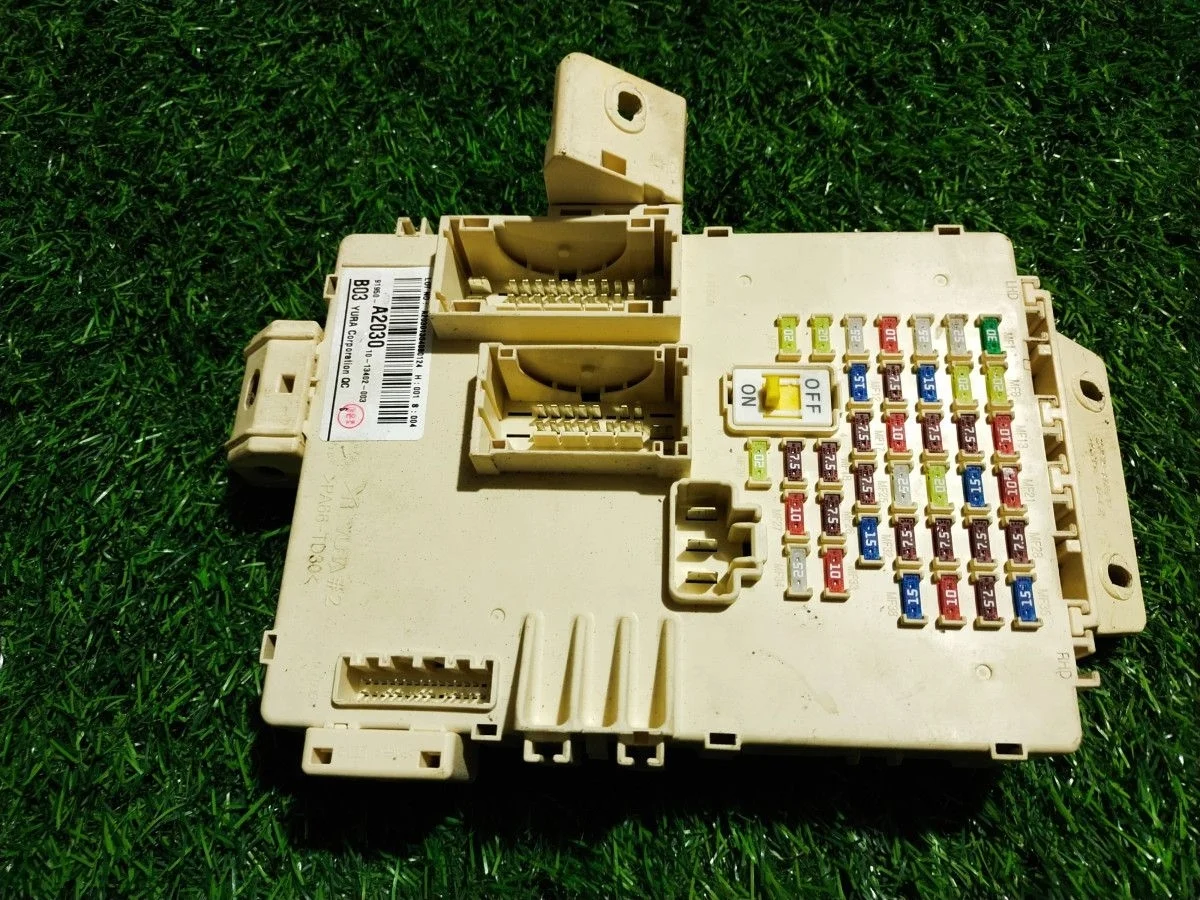 Блок предохранителей салонный Kia Ceed