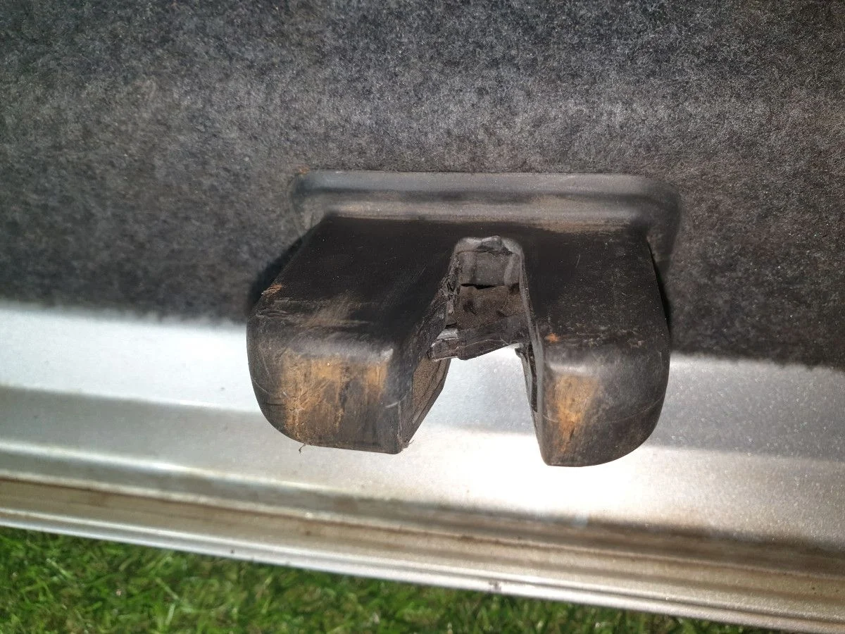 Замок багажника Audi A4(B7)