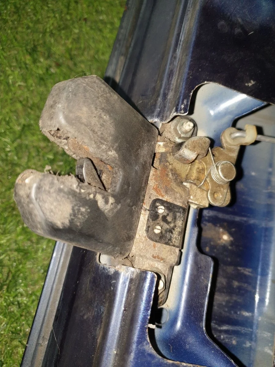 Замок багажника Volkswagen Passat B5