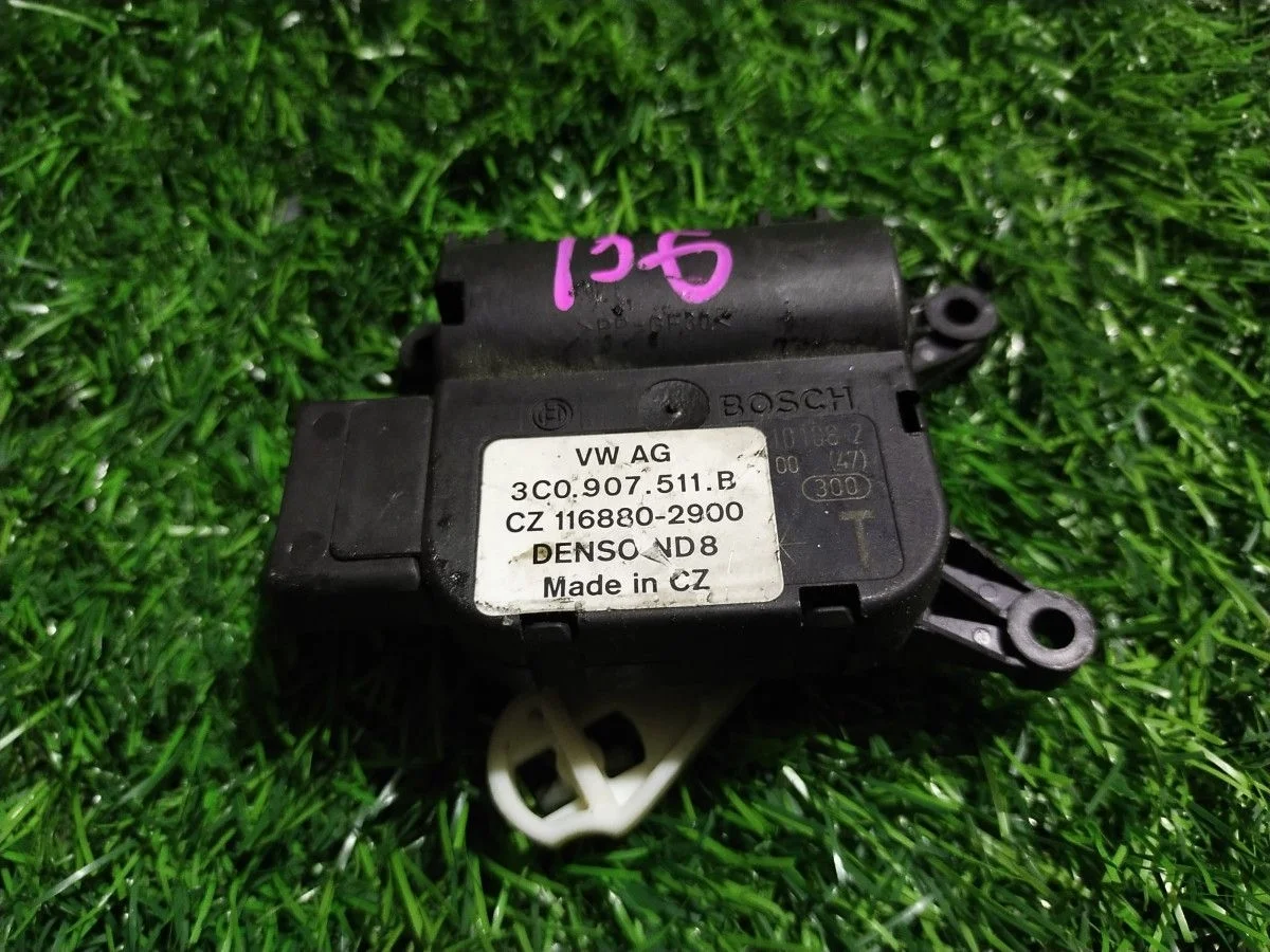 Моторчик заслонки отопителя Volkswagen Passat B6