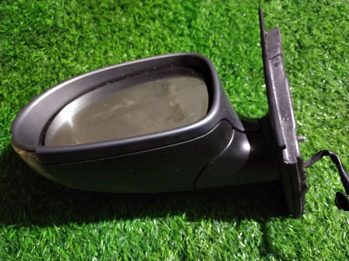 Зеркало переднее левое Volkswagen Passat B6