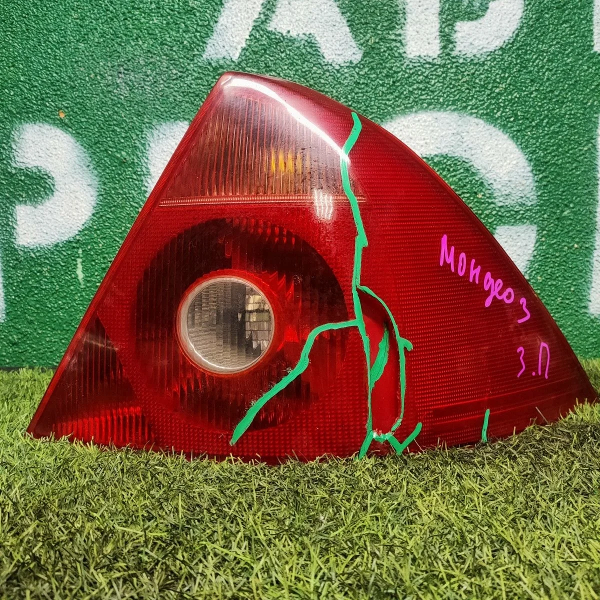 Фонарь задний правый для Ford Mondeo III