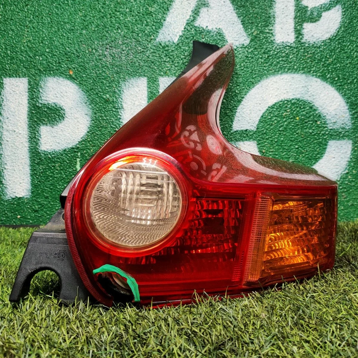 Фонарь задний правый для Nissan Juke (F15)