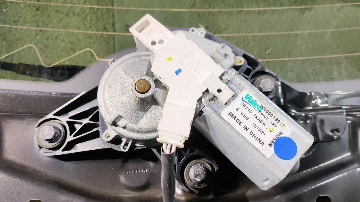 Моторчик стеклоочистителя задний  Nissan Juke(F15)