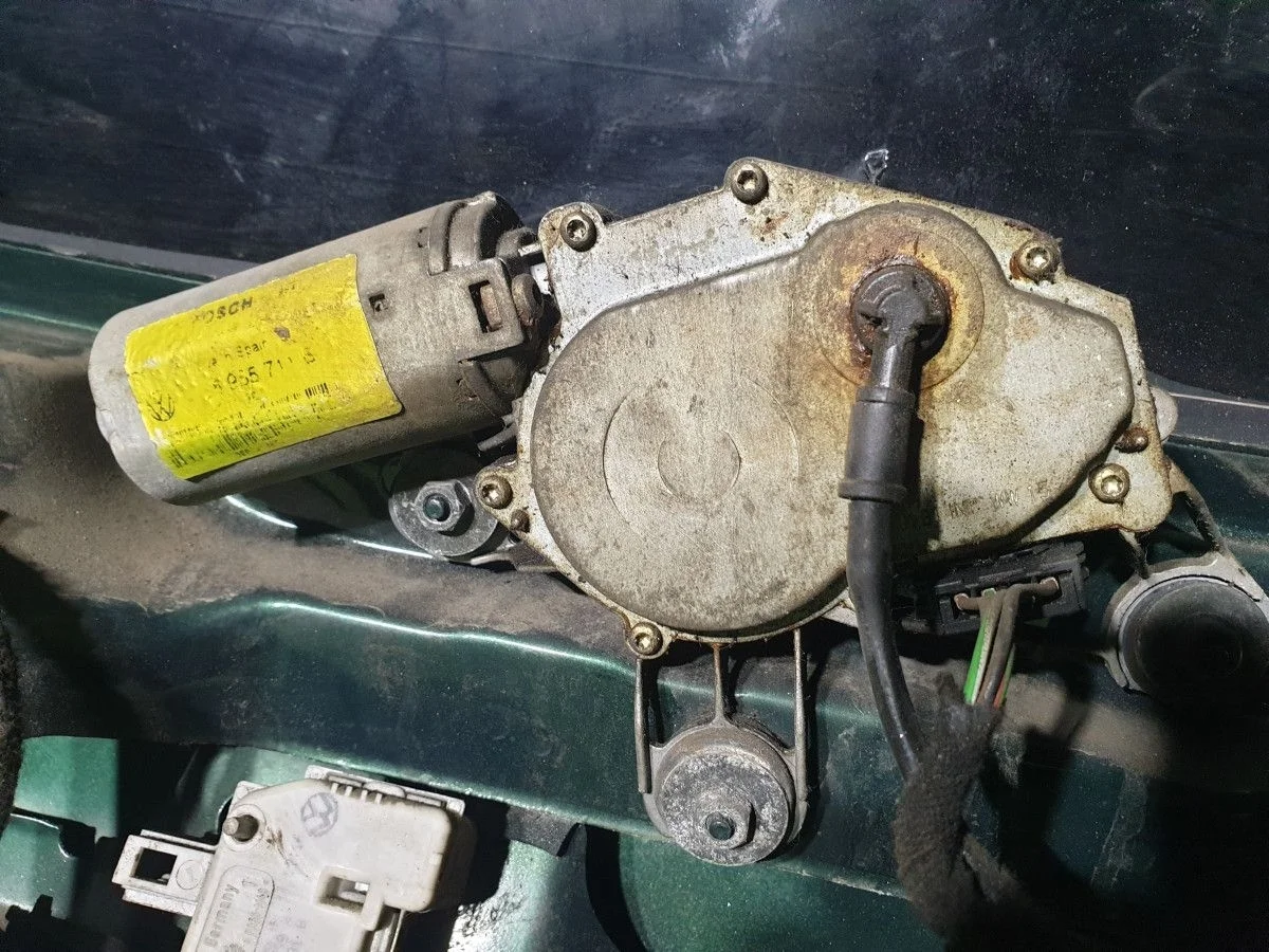 Мотор стеклоочистителя Volkswagen Golf IV