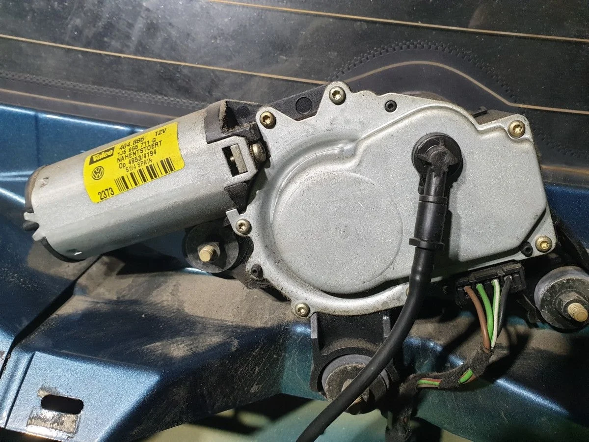 Мотор стеклоочистителя Skoda Fabia I