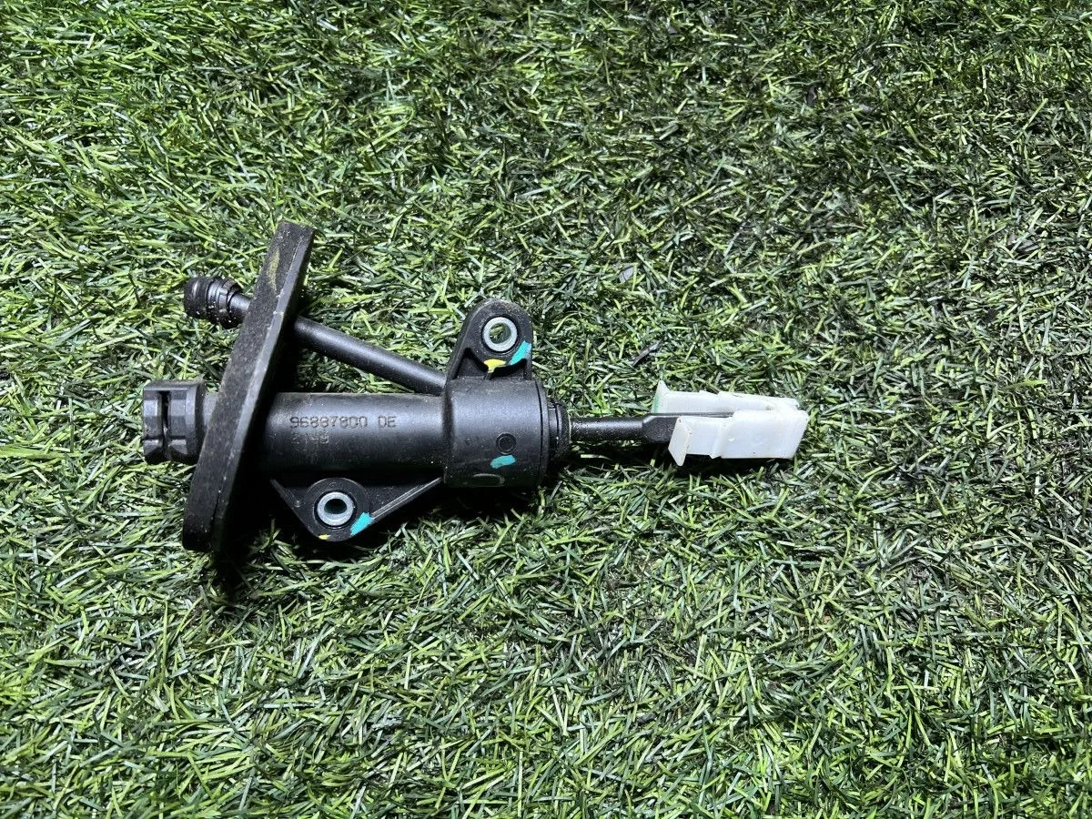 Главный цилиндр сцепления Chevrolet Aveo (T300) II