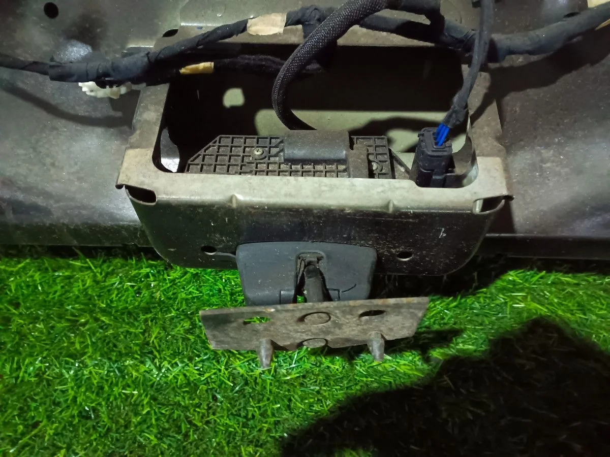 Замок багажника Citroen C3