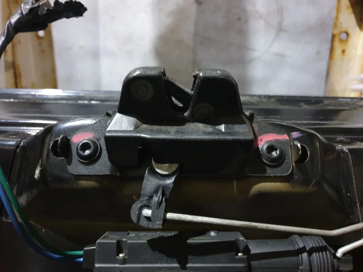 Замок багажника Peugeot 206