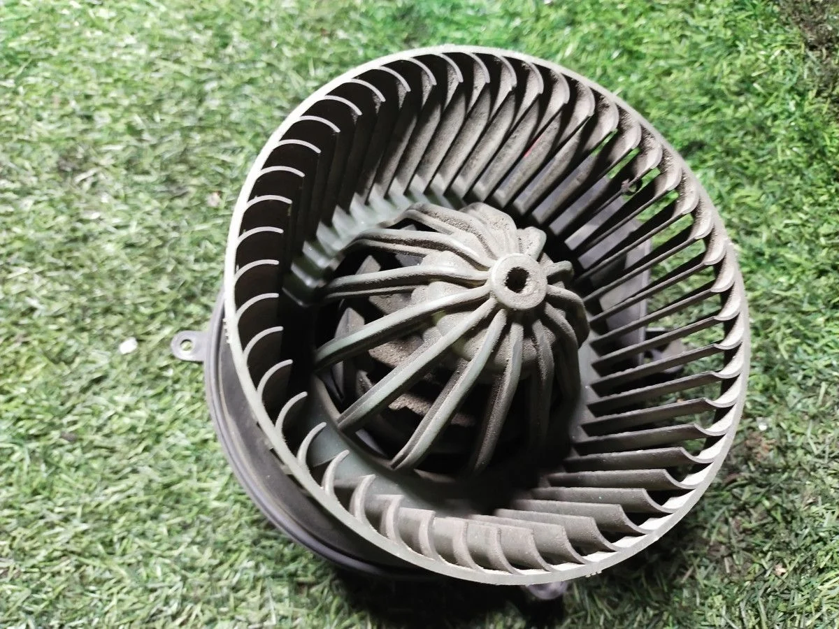 Мотор печки Volkswagen Passat (B5)