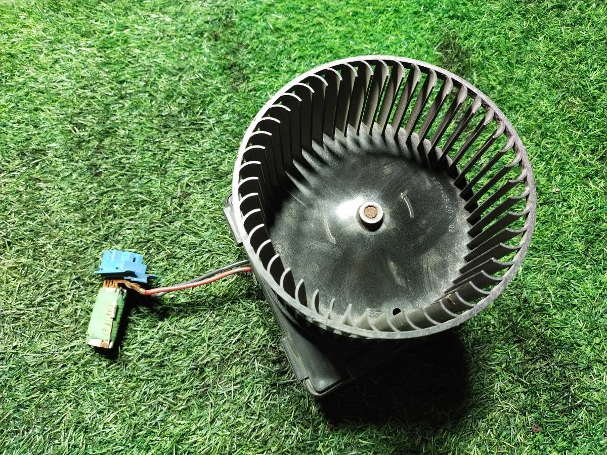 Моторчик Печки OPEL Astra H