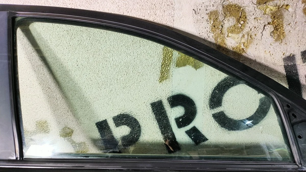 Стекло двери передней правой для Ford Focus (I) I