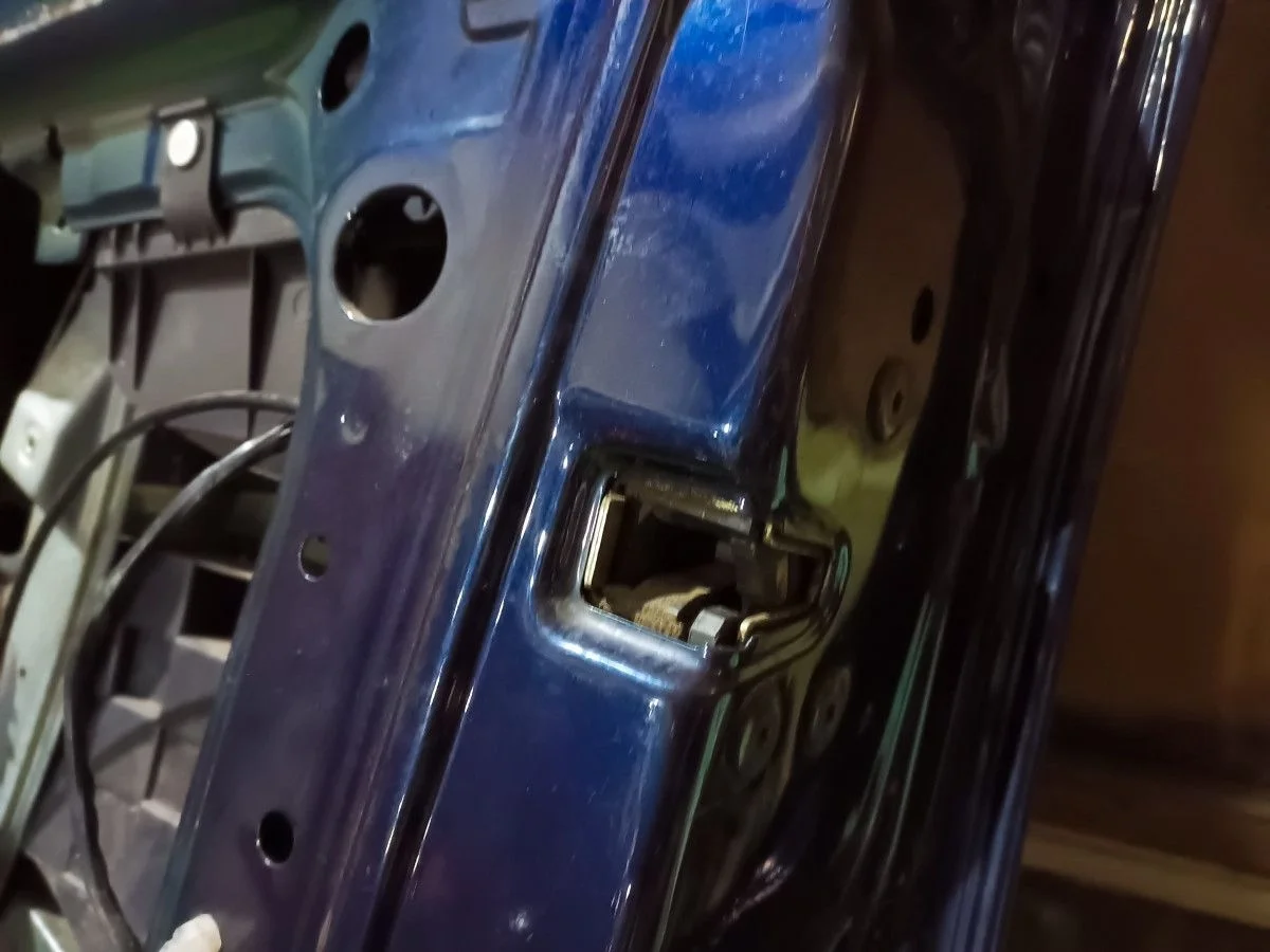 Замок двери правой Renault Scenic 1