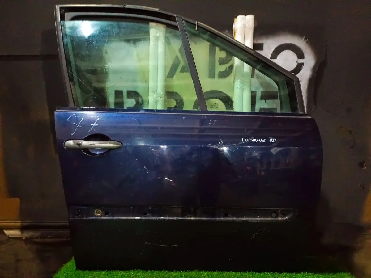 Дверь передняя правая Renault Scenic