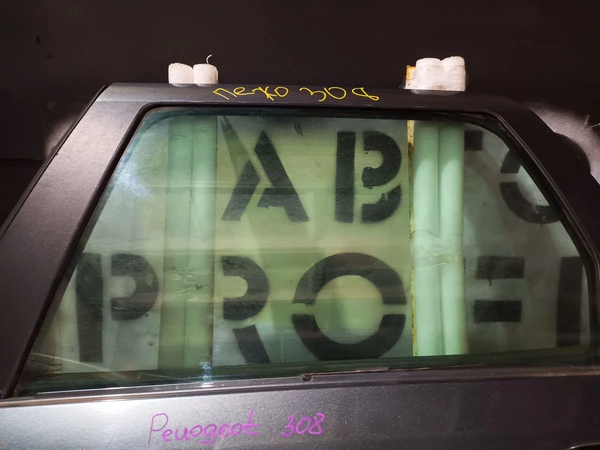 Стекло двери задней левой Peugeot 308 I (2007—2011)